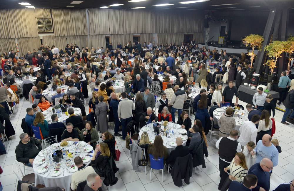 Jantar Tá na Mesa com a ADCE